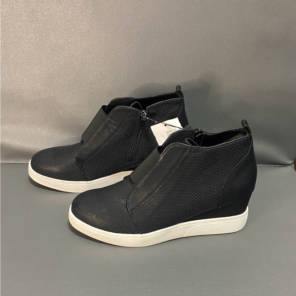 NWT JOURNEE COLLECTION WEDGE SNEAKERS - Picture 2 of 6